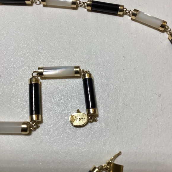 10k Onyx and Mother of Pearl Matching Necklace, and bracelet - Picture 6 of 6